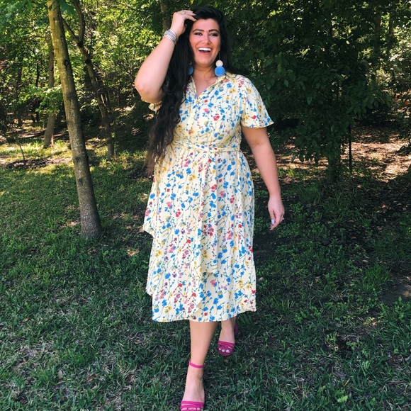 London Times Dresses & Skirts - Yellow floral london times button front dress